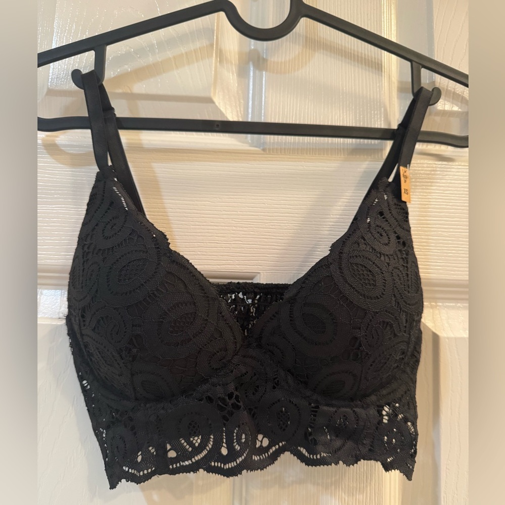 Victoria’s Secret Black Lace Push-Up Bralette – XS – NWT